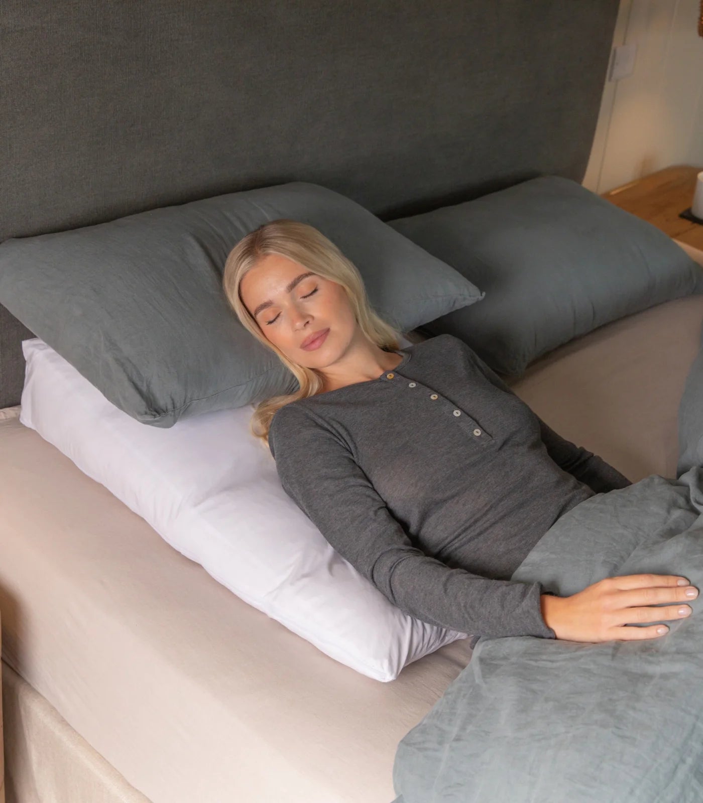 wool bed wedge with 100% cotton cover natural foam alternative pillow